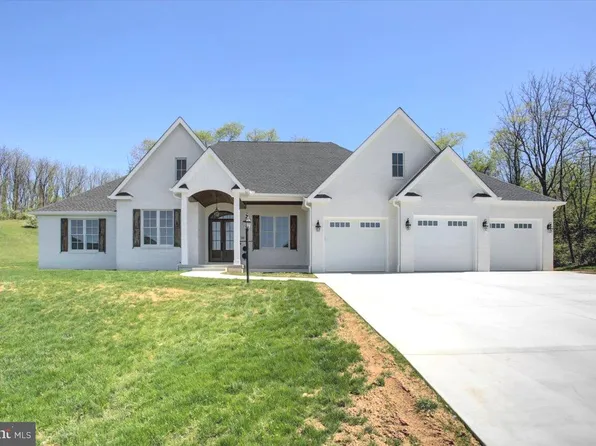 1325 Hearthside Dr, Chambersburg, PA 17202
