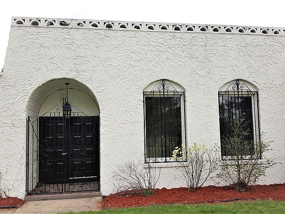 Front entry with portch