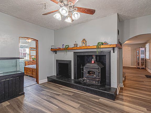 4th image of 198 W King St