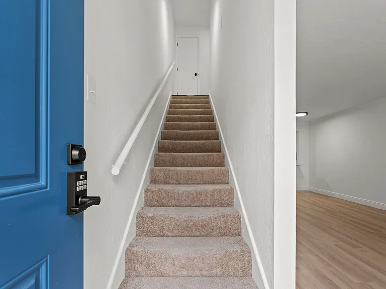2 Bedroom/1 Bathroom Move-in Ready Townhome w\ 1 Month Free Rent!! — Photo 6