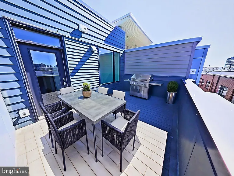 421 Wallace St — Photo 17