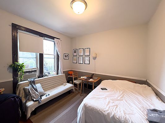 1st image of 42 Bank St APT 33