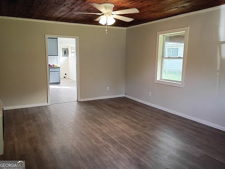 161 S Pine St — Photo 3