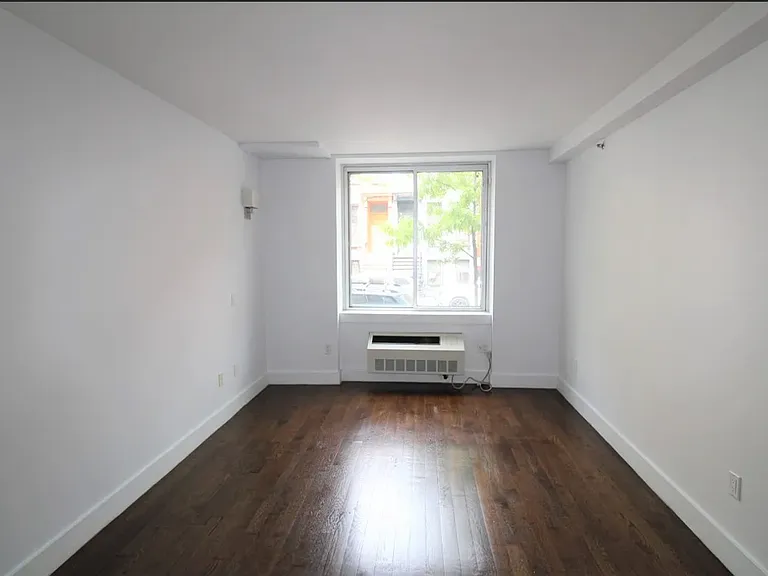 160 E 117th St #1B — Photo 4