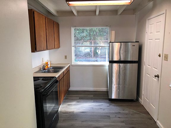3rd image of 727 Kentucky St #727