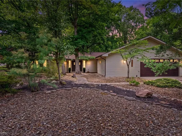 17690 Falling Leaves Rd, Strongsville, OH 44136