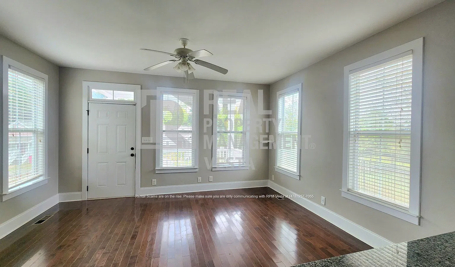 3 bed, 2.5 bath, 1267 sqft, $1,600 — Photo 2