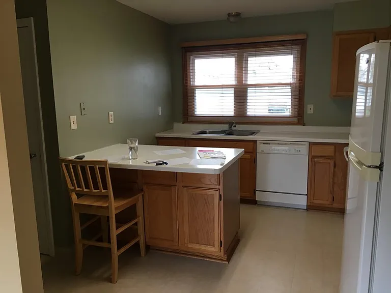 305 Kelly Cir — Photo 8