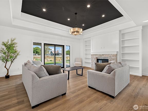 4th image of 922 Racine Springs Drive