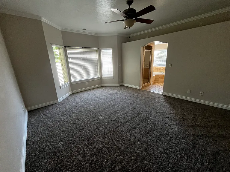 Main floor
Brand new carpeting
