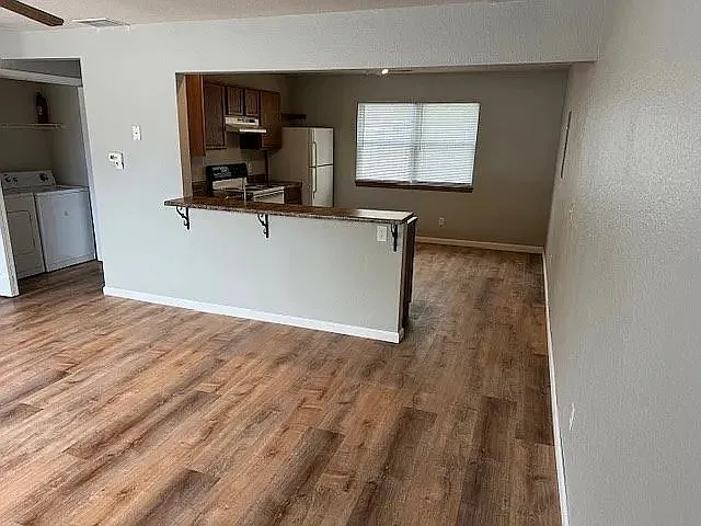 3 bed, 1250 sqft, $900 — Photo 2