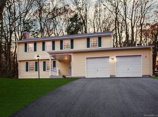 11 Amy Ln, Simsbury, CT 06070