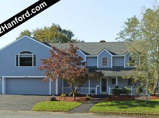 22 Hanford Rd, Stoneham, MA 02180