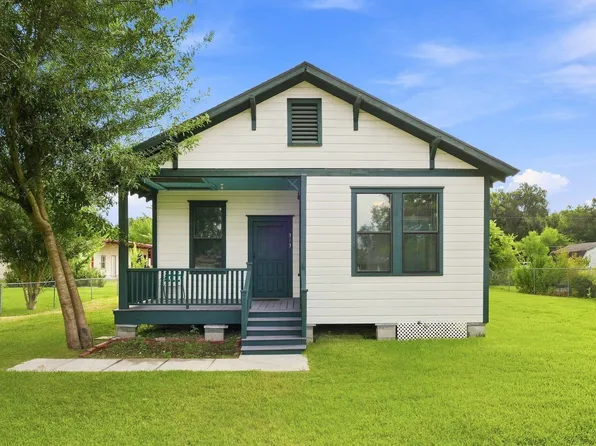313 S Blackwell St, La Porte, TX 77571