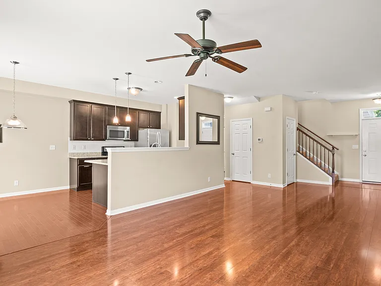 6N335 Whitmore Cir #D — Photo 4