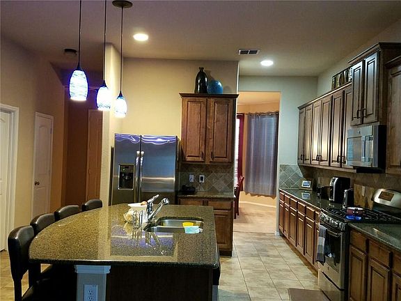 3rd image of 904 Baldcypress Dr