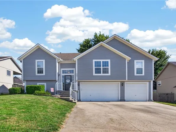 900 Coachman Dr, Pleasant Hill, MO 64080