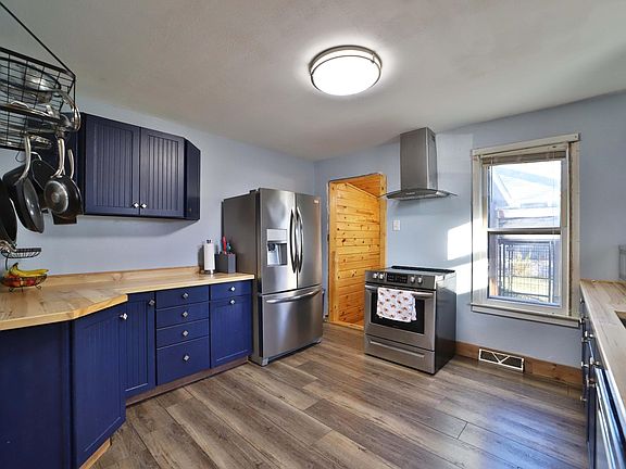 3rd image of 115 Maple Ave E