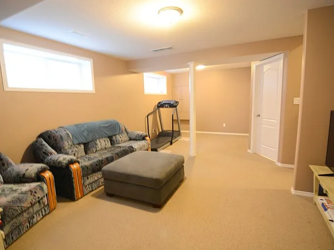 3 bed, 3.0 bath, 1220 sqft, $1,800 — Photo 2