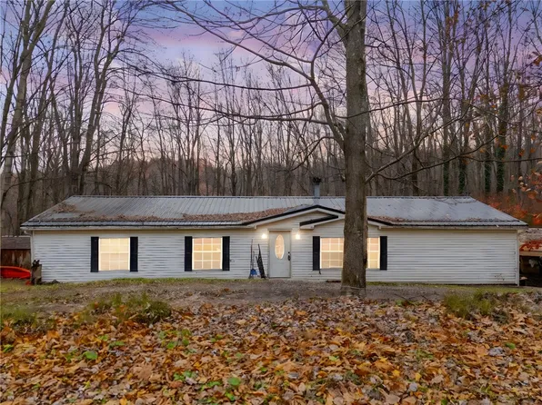 229 Connoquenessing Dr, Evans City, PA 16033