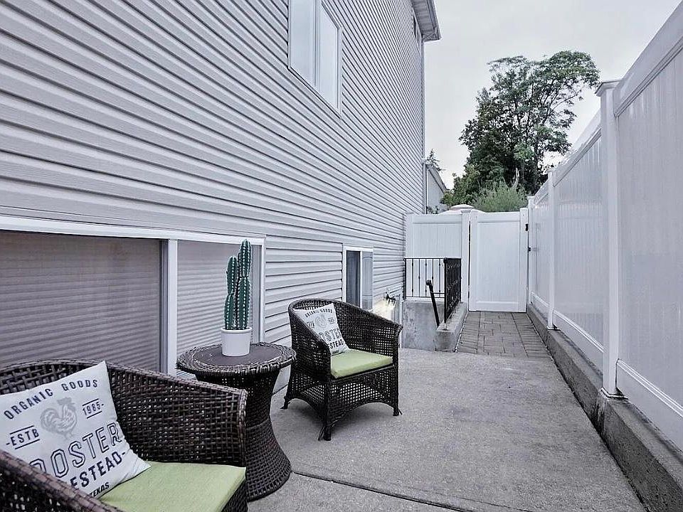 1st image of 151A Waterbury Ave #1