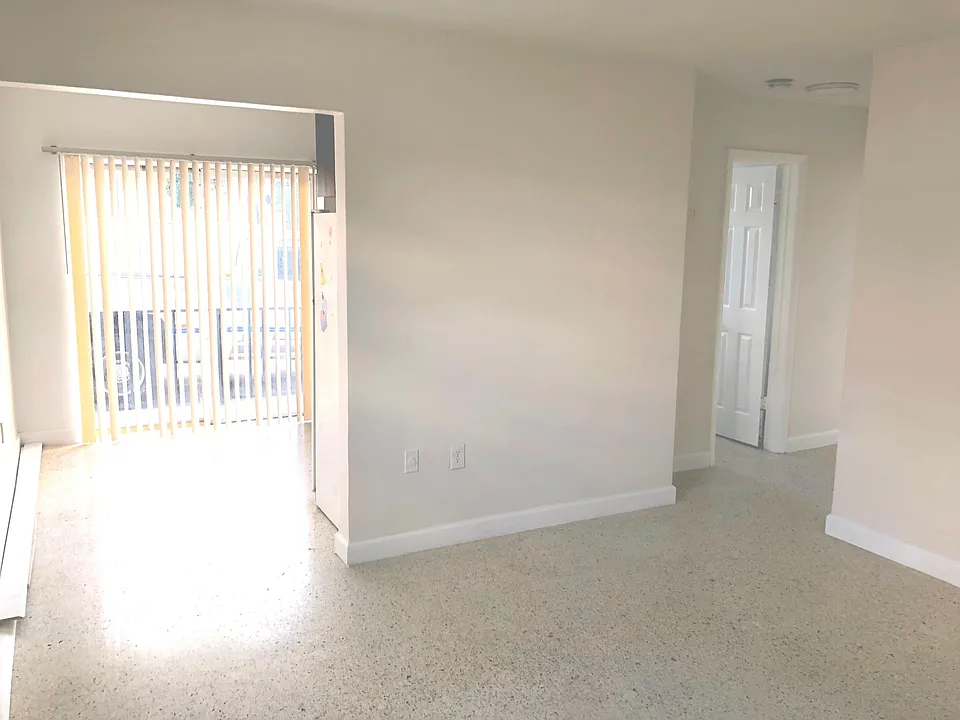 1637 SW 2nd St