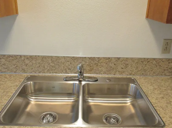 Two Bedroom Apartment w/ Washer and Dryer, 1559 Commercial St SE, Salem, OR 97302