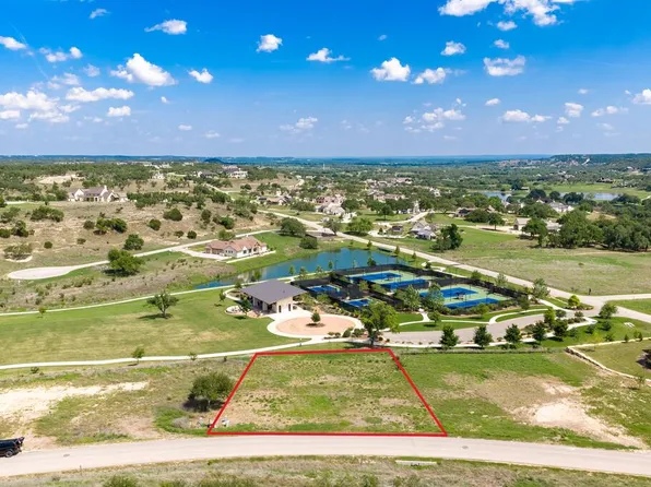670 Lago Vista Dr, Fredericksburg, TX 78624