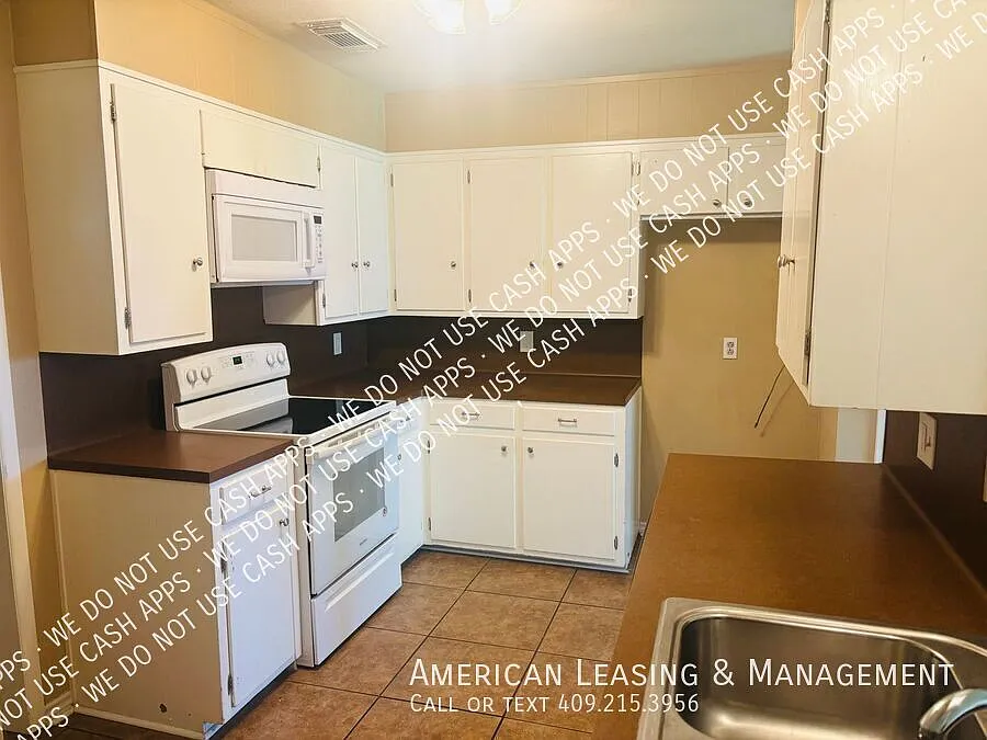 Building Photo - 4417 Willowglen St
