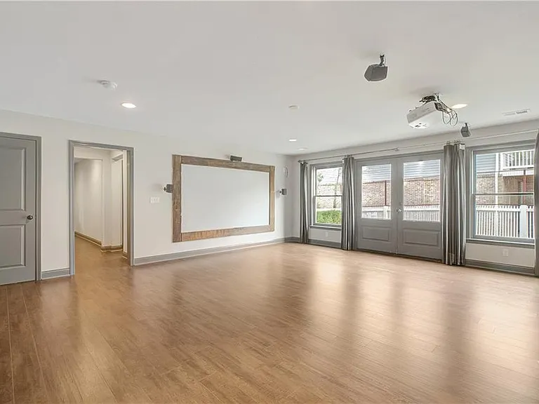10559 Serenbe Ln — Photo 33