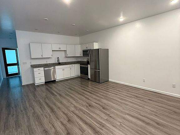 5th image of 601 Robin Ln APT C