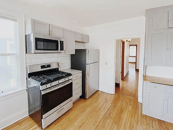 2nd image of 1006 Lowry Ave NE APT 2