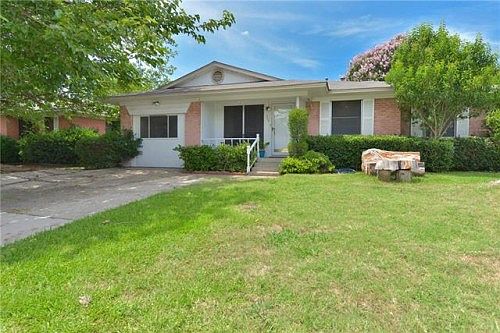 1st image of 349 Brook Cove Ln