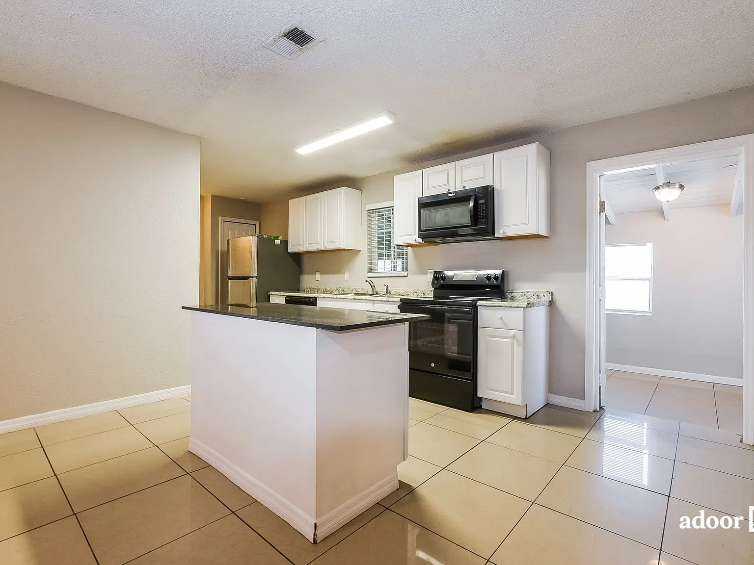 3 bed, 2.0 bath, 1233 sqft, $1,845 — Photo 3
