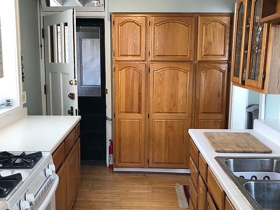 2nd image of 634 Sheridan Sq APT 1