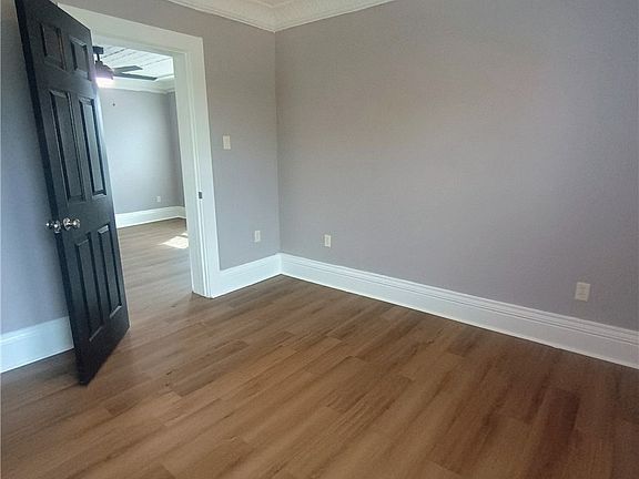 4th image of 820 Milton Ave