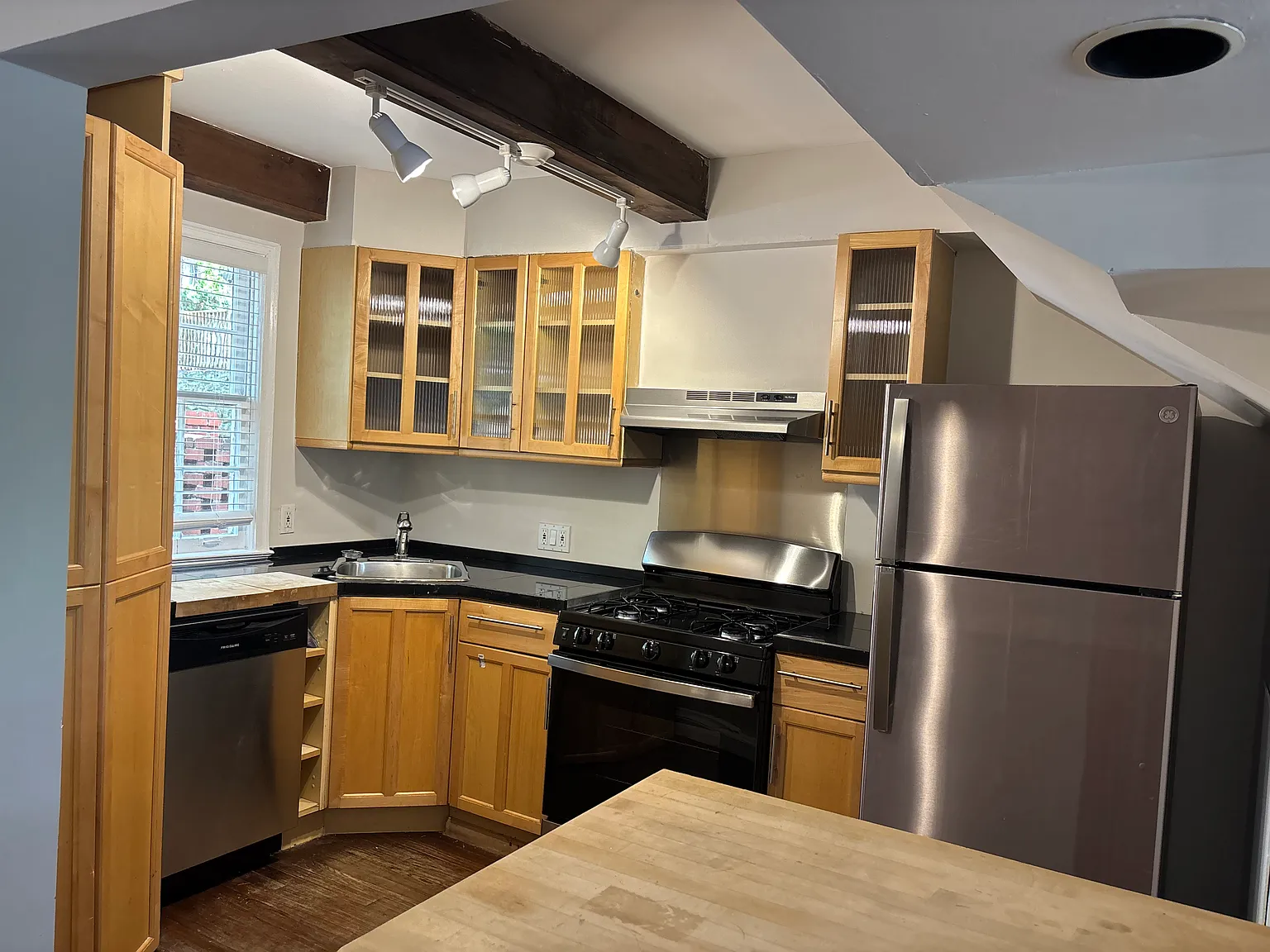 2 bed, 1100 sqft, $2,150 — Photo 4