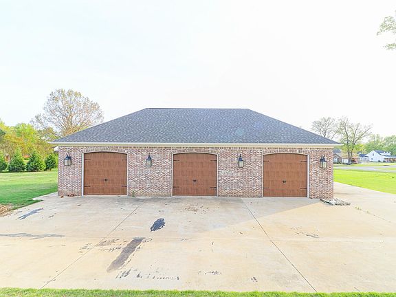4th image of 501 E Lawson Rd