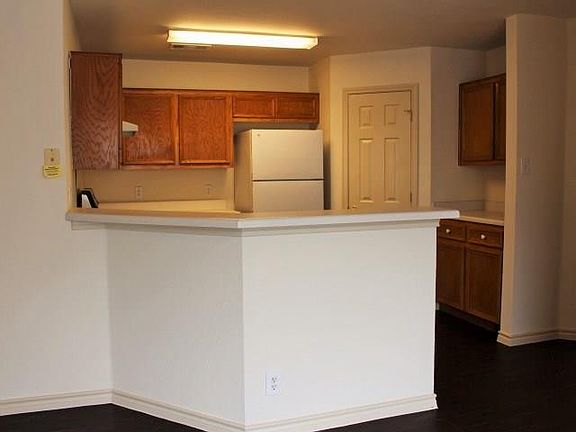 5th image of 300 Tamara Dr APT B