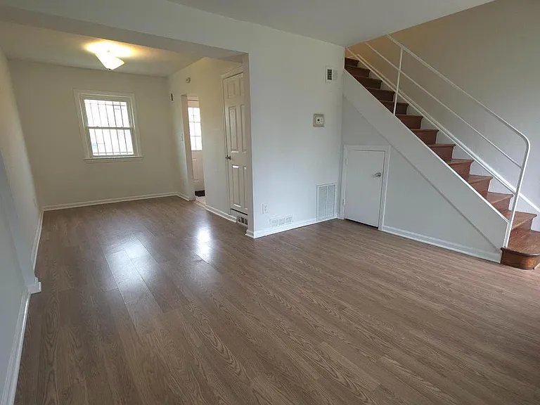 2528 Iverson St — Photo 2