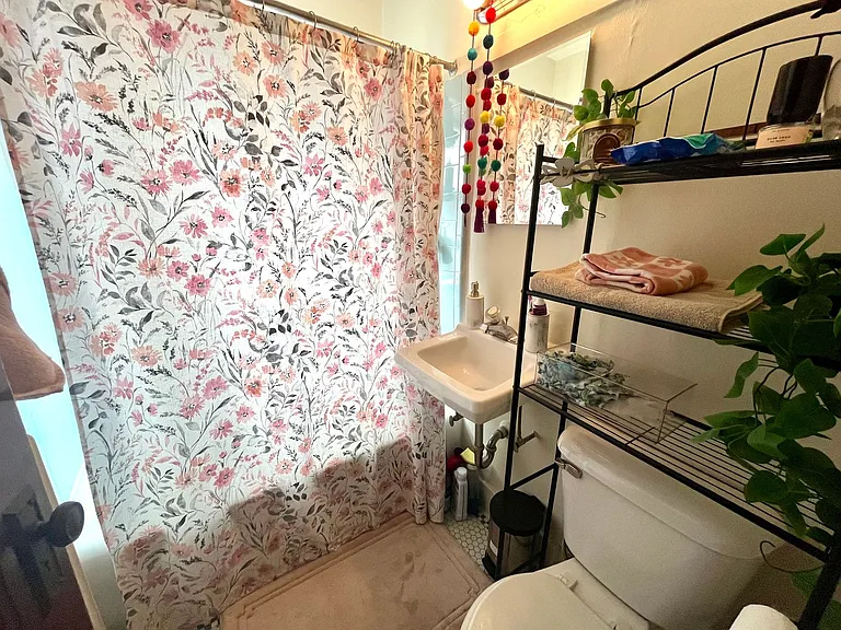 4455 N Oakland Ave — Photo 10