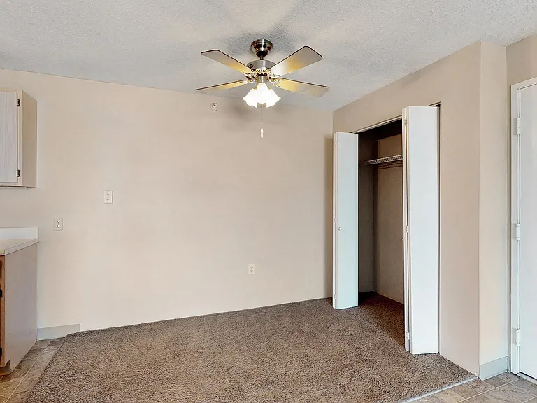 Cambridge Apartments — Photo 35