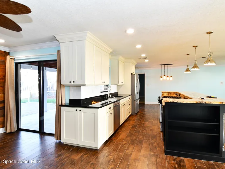 405 Sparrow Dr — Photo 15