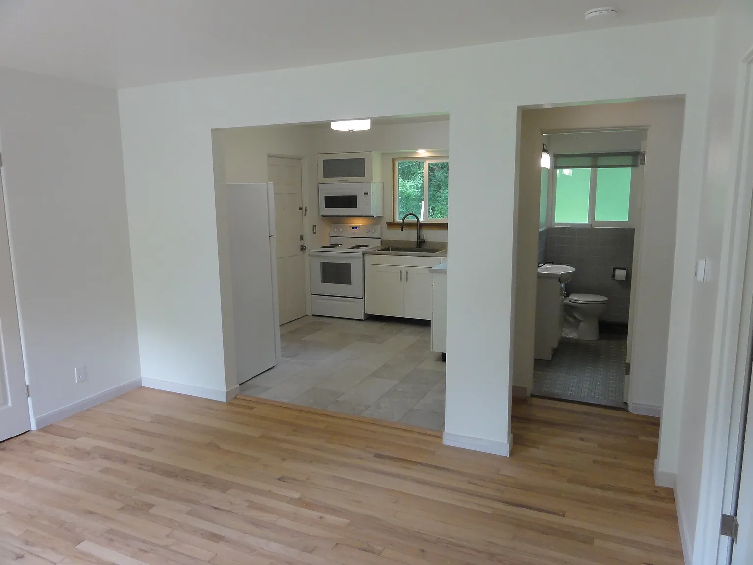 2 bed, 1000 sqft, $1,825 — Photo 4