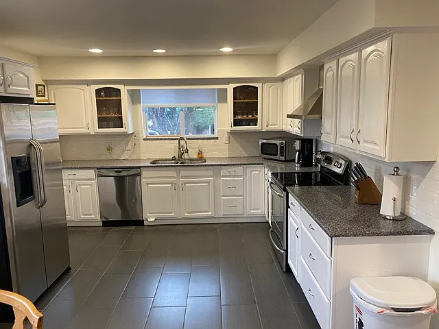 5 bed, 3500 sqft, $4,500 — Photo 2