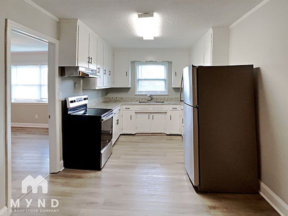 3rd image of 307 Gaston Ave
