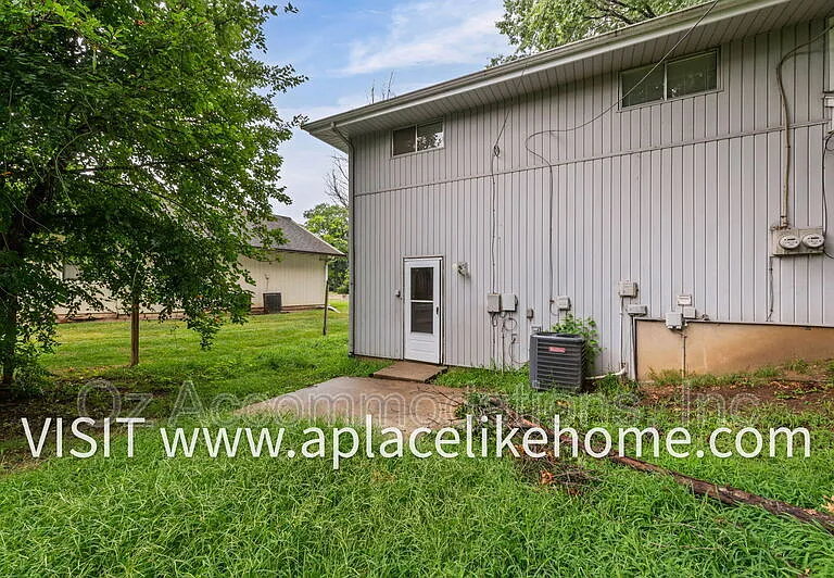 5807 Goddard St — Photo 18
