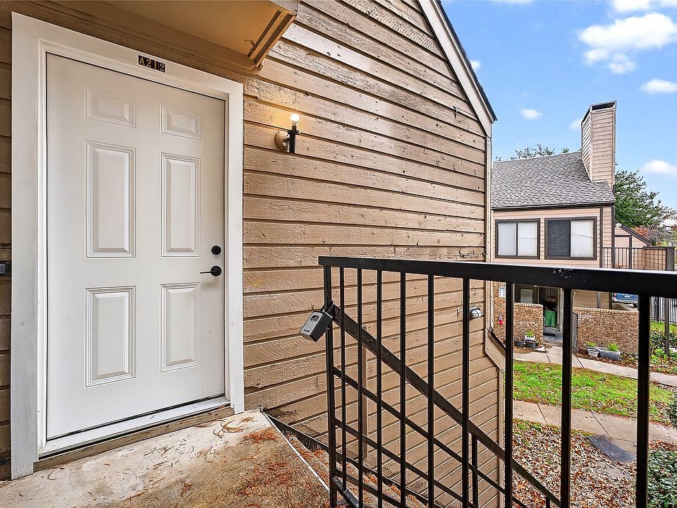 1st image of 9801 Walnut St #212