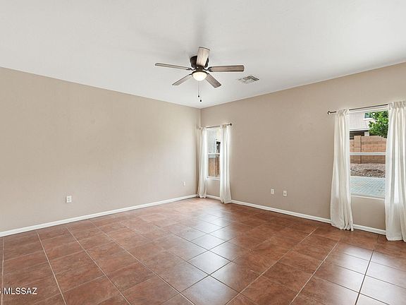 4th image of 835 W Vuelta Granadina