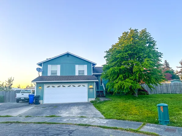216 SE Fisher Ct, Oak Harbor, WA 98277